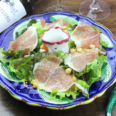 Prosciutto crudo Caesar salad　　生ハムシーザーサラダ　パルミジャーノレッジャーノドレッシングで