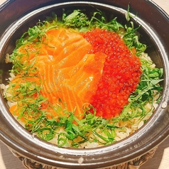 サーモンとイクラの土鍋ご飯