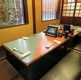 【完全個室：2名様～20名様まで】小規模から中規模の宴会までご利用できる掘りごたつの個室を完備。和の趣あふれるお部屋は、各種宴会はもちろん、大切な取引先を招いてのご会食や、お食い初めなどのお祝いの場にも最適。季節の宴会などの中規模な宴会でも、周囲を気にせず、ゆったりとお過ごしいただけます。