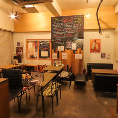 当店では、最大30名様までの貸切が可能です。宴会や歓送迎会、打ち上げなど、幅広いシーンでご利用いただけます。飲み放題付きのコースも豊富に揃えており、皆様の楽しいひとときをサポートします。ぜひ、素敵な時間を当店でお過ごしください！