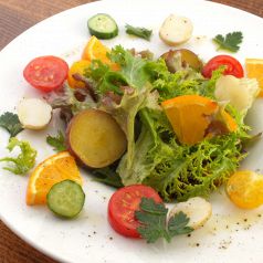 ビタミン&食物繊維が豊富♪彩り野菜のフレッシュサラダ