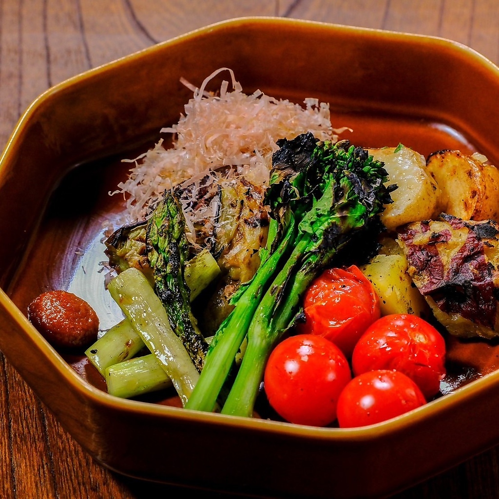 国産ナラ材の薪火で焼き上げる旬の野菜は野菜そのものの旨味を感じていただけます