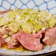 低温調理で仕上げたねぎ塩レバ刺しは酒の肴に最高です！