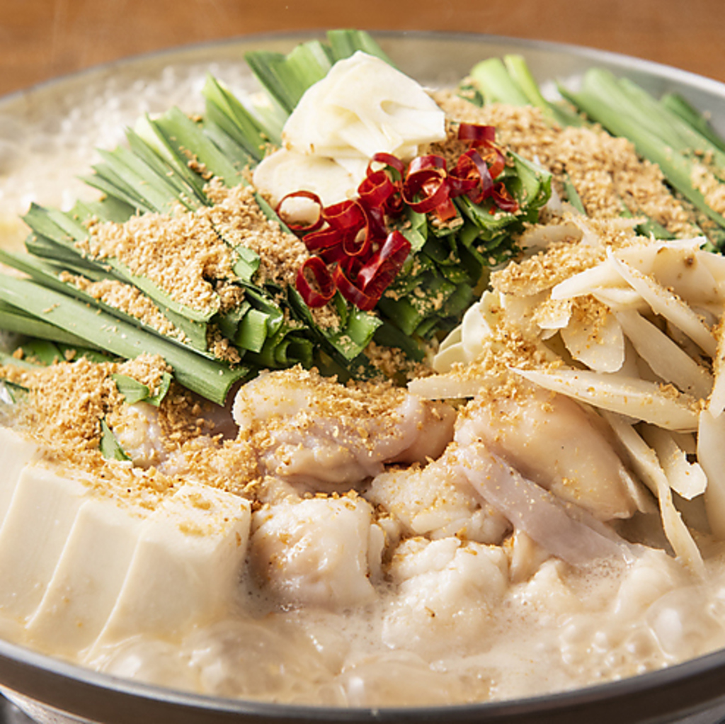 【こだわりの博多もつ鍋】厳選したプリップリのもつの旨みがスープに溶け出した絶品もつ鍋！