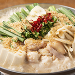 【こだわりの博多もつ鍋】厳選したプリップリのもつの旨みがスープに溶け出した絶品もつ鍋！