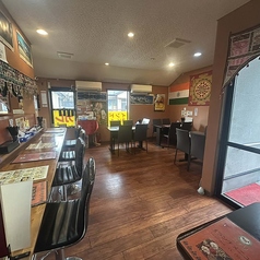 お一人様でもフラッとお気軽にご来店いただける様、カウンター席を9席ご用意いたしました。本格インド料理をひとりでゆっくりと楽しみたいという方に最適です!お飲み物は海外のビールなどちょっと珍しいお酒のご用意もございます♪