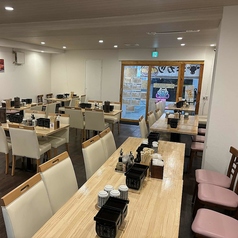 8名様でご利用可能なテーブル席をご用意しています。ランチタイム時のママ会や女子会利用など用途はいろいろ◎【まこ】の味を堪能しながら楽しい時間をお過ごしください。