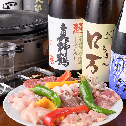 様々な種類の肉を鉄板で自分好みに焼いて楽しめるお店◎焼酎・日本酒も豊富にご用意♪