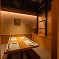 会社での宴会やご友人と一杯…。そんな気軽な場面でもお使いいただける寛ぎの空間を目指しています。様々なシーンでご利用いただけるお席多数ご用意しております。