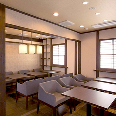 【2階・テーブル席】