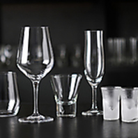 ◆日本酒の個性を引き立たせるグラスで提供