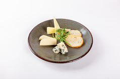 3種チーズの盛り合わせ　　CHEESE PLATE 