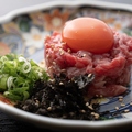 料理メニュー写真 新鮮炙りユッケ