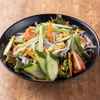 八百屋直営！彩り野菜の特製サラダ