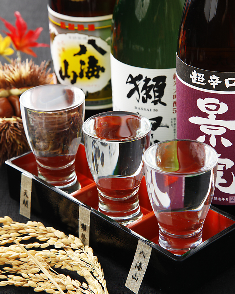 美味しい日本酒取り揃えてます！獺祭の限定酒も入荷しております お試し３種飲み比べ８８０円