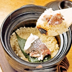 炊き立て土鍋ご飯　【真鯛と三つ葉】