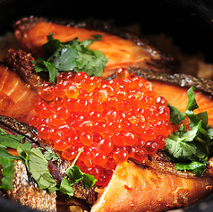 塩引き鮭とイクラの釜戸炊き銅鍋御飯