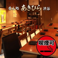 2人席のテーブル席は、デートや親しい友人とのプライベートな時間を大切にしたい方にぴったりの空間です。落ち着いた雰囲気の中で、心地よい距離感を保ちながら会話を楽しむことができます。料理やドリンクをシェアしながら、ゆったりとした時間を過ごせるのが魅力◎
