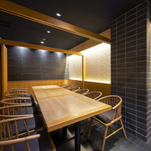 当店は全て扉付き個室にてご用意しております。2名様～団体様までご利用できます。ワンランク上の個室空間となっておりますので大変人気のお席です。和モダンで落ち着いた雰囲気の完全個室で旬の和食料理と和牛をご堪能ください。宴会、飲み会、接待、会食に是非ご利用ください！