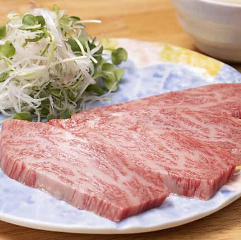 肉屋出身の店主が目利きし、厳選したお肉を堪能できるお店！名物メニューが沢山♪