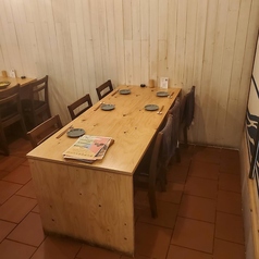 広々テーブルでゆったりお食事可能なテーブル席もご用意しております☆