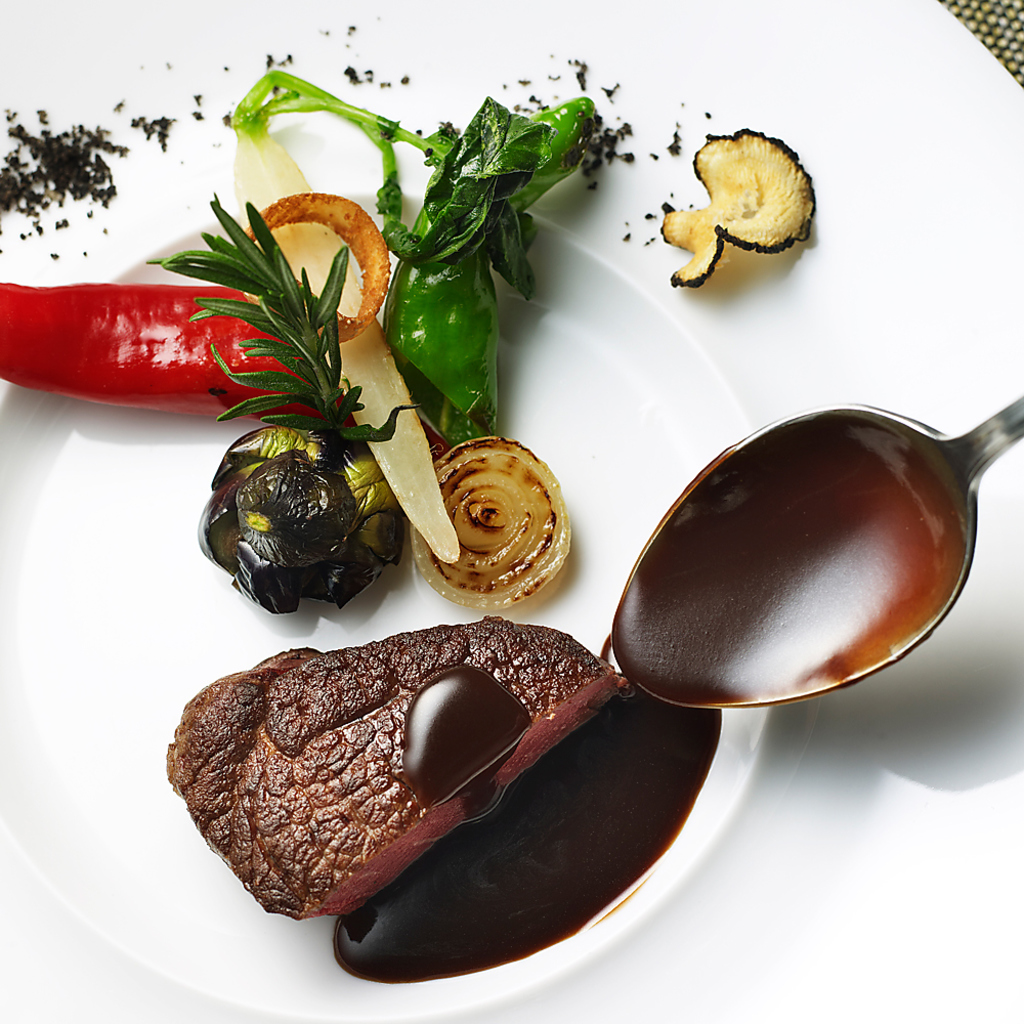 備前黒毛和牛のロースト　蒜山赤ワインソース