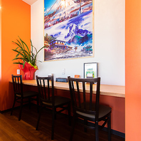 広々としたお洒落なお席でいただく本格的な異国の料理◎