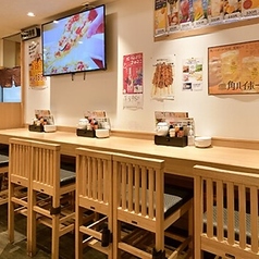 居酒屋の魅力が詰まったカウンター席は、お一人様やカップルでの利用に最適で、アットホームな雰囲気が心地良いです。お気軽に立ち寄って、絶品の中華料理をお楽しみください!カウンター席でのひと時が、特別な体験となることでしょう。