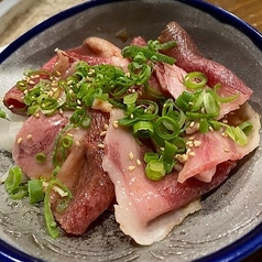 牛コウネ炙り刺し