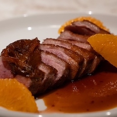 37　鴨胸肉のロースト　オレンジヴィガラードソース
