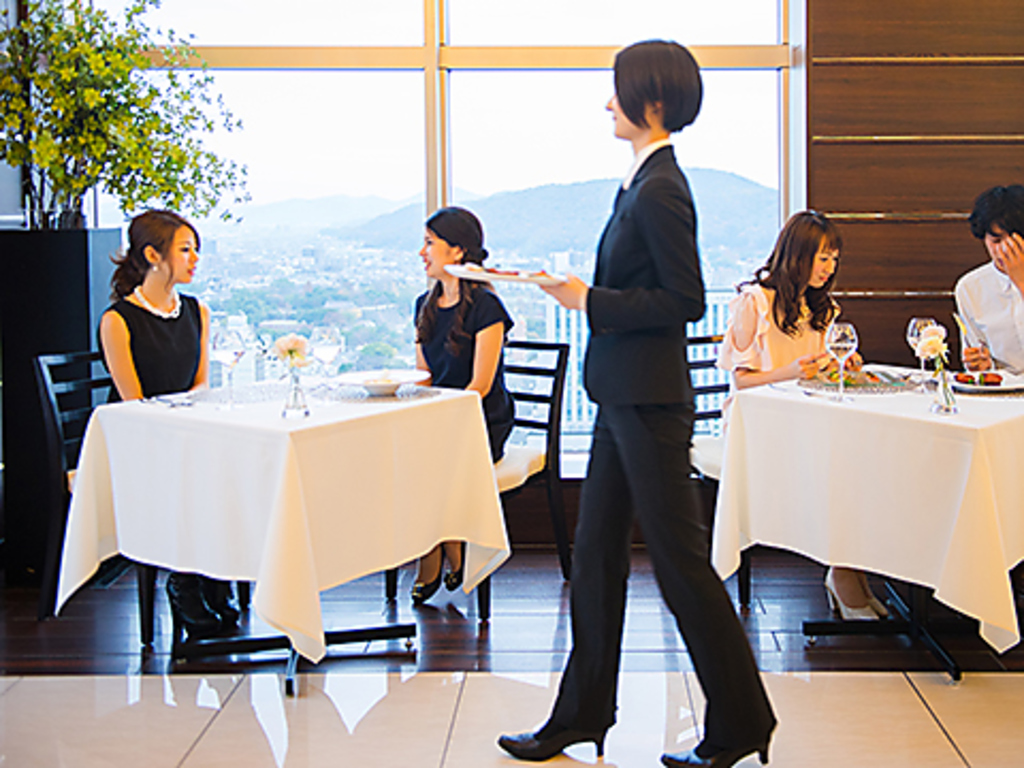 明るい光が差し込む店内