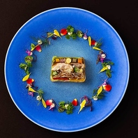 沖縄素材を楽しめる「琉球フレンチコース」