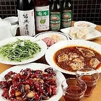定番の餃子から麻婆豆腐まで多彩なラインナップ◎