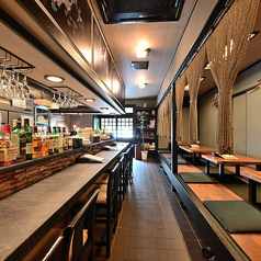 ゆったりとしたカウンター席は全11席☆