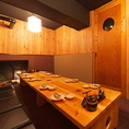 最大12名様までご利用いただける個室席をご用意しております。プライベート感あふれる空間で、大切な会食やお祝いをゆったりとお楽しみください。特別なひとときをお過ごしいただけます。