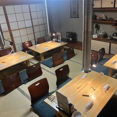 ゆったりとくつろげる座敷席は、足を伸ばして過ごせる人気のお席。長時間の宴会にもおすすめです。