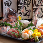 料理長が新鮮さにこだわった鮮魚を是非ご賞味くださいませ。日本酒や焼酎とも相性抜群です！