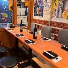 【上野駅すぐ◎アクセス抜群】ランチから楽しめる食べ放題＆飲み放題が大好評♪1階は活気あるカウンター、2階はグループ向けのテーブル席、3階は貸切可能な和の空間◎会社帰りの飲み会やご宴会にもピッタリ！20名様～最大70名様まで貸切対応可能です！※写真はイメージです