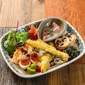 【24時まで営業！】近くには那覇文化劇場や宿泊施設のある当店。お出掛け帰りに夜カフェとしてのご利用にも◎アテ盛り合わせ・ご飯・絶品デザートも豊富にご用意しております。