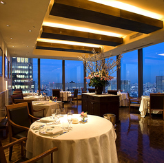 シンプルで落ち着いたメイン・ダイニング・ルーム♪