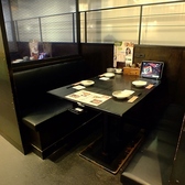 店内の座席はすべて禁煙となっており、お食事をクリーンな環境で心ゆくまでお楽しみいただけます。なお、お煙草を吸われるお客様のために、別途喫煙専用ルームを完備しておりますのでご安心ください。