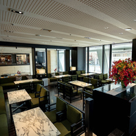 御堂筋の移ろいゆく景色とともに