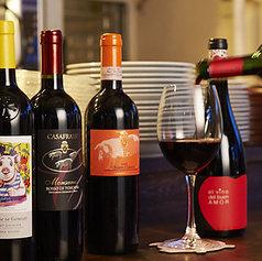 世界各国から仕入れた自然派ワインを種類豊富にご提供！