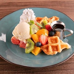 フレッシュフルーツとバニラアイスのクロッフル