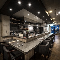 カウンターメインの店内！