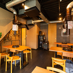 貸切予約を承ります。木目調の家具に韓国の落ち着いた焼肉屋さんのような店内が大人気！ごゆっくりお過ごしください。