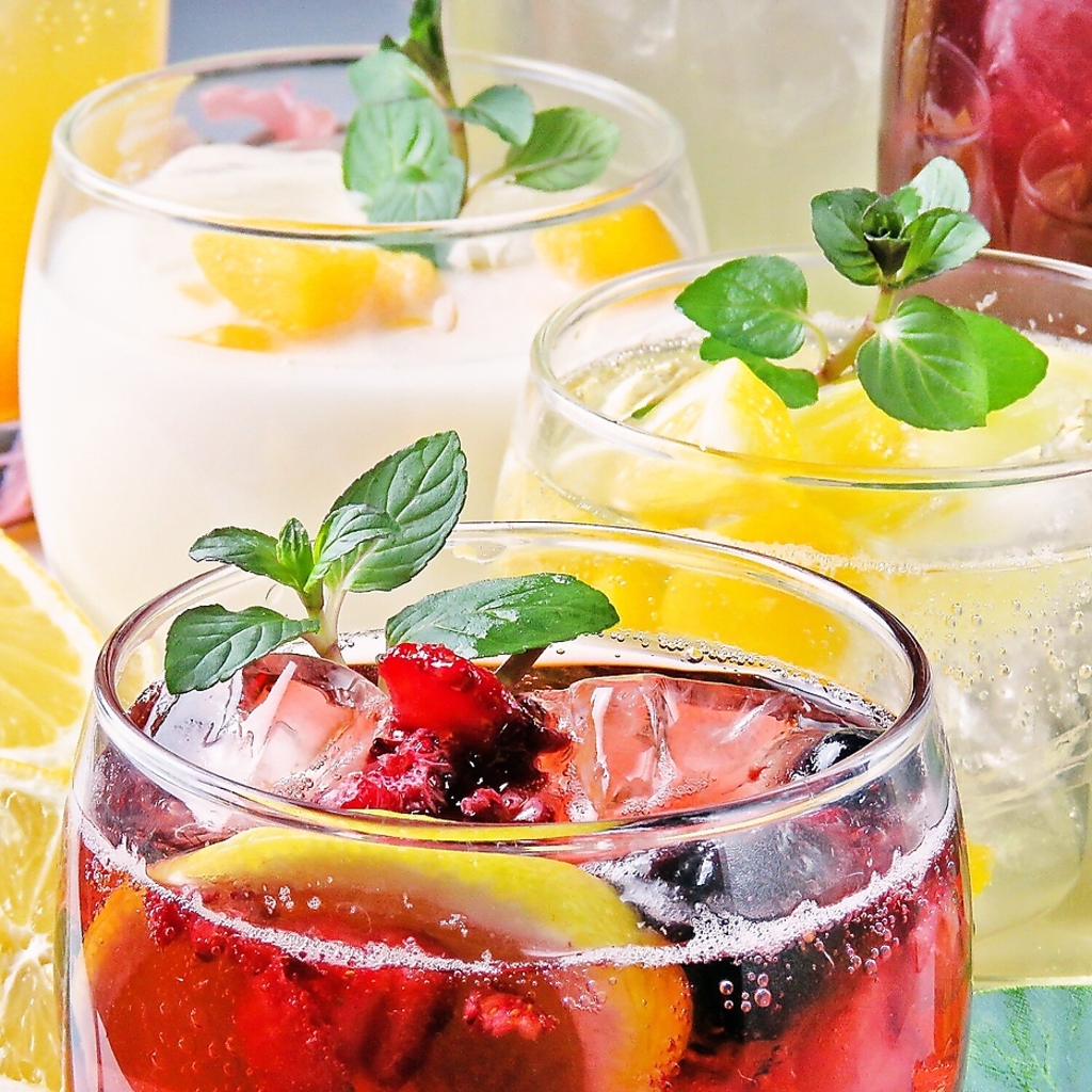 フルーツを贅沢に使ったカクテルが大人気♪可愛いカクテルで写真映えも狙える☆