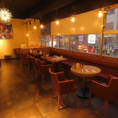 広々としたテーブル席ご用意ございます。