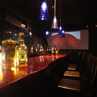 おひとり様でも楽しめるカウンターでゆっくり寛ぎを