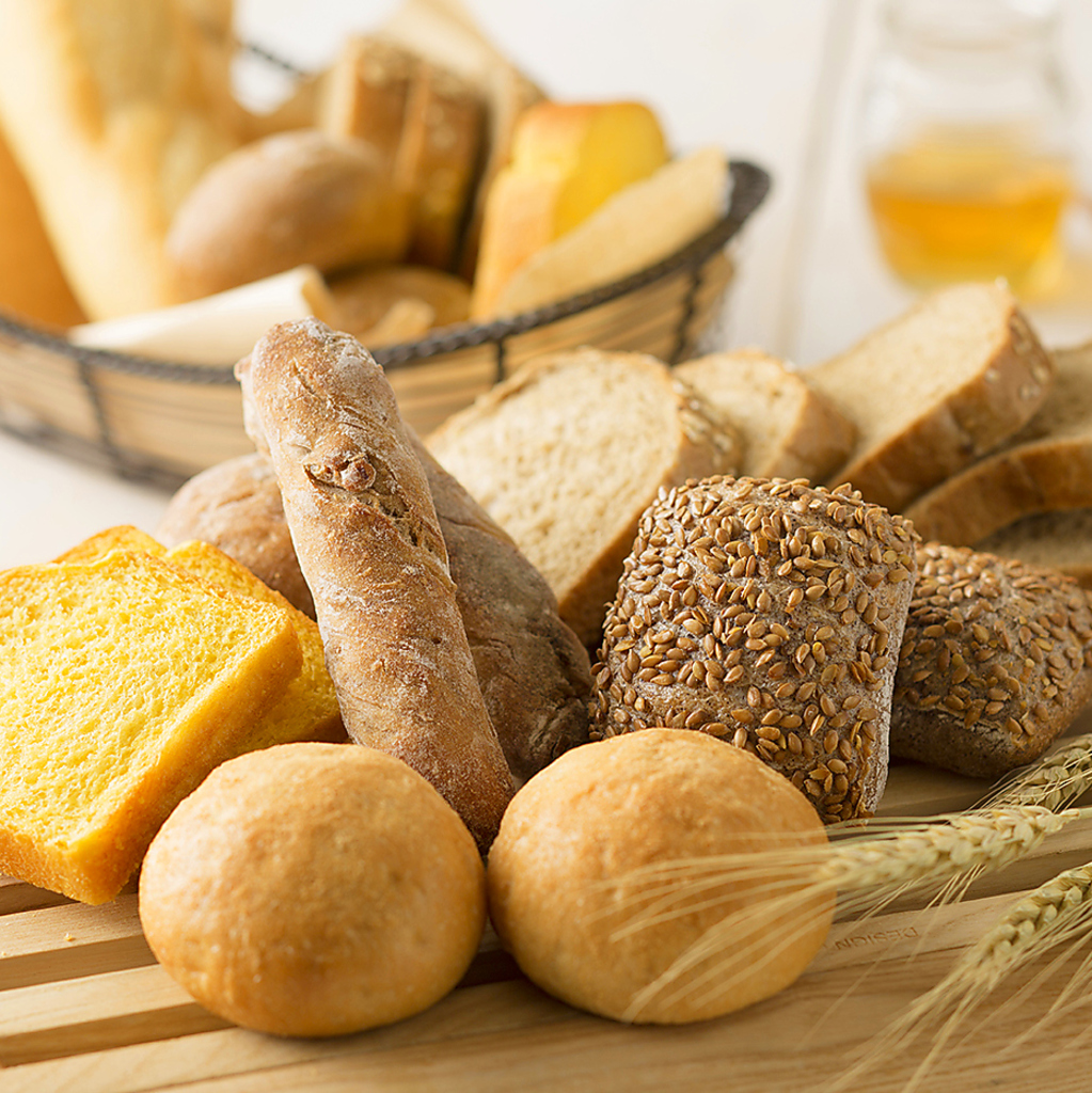 ランチタイムは焼立てパンが食べ放題！熱々チーズとご一緒に☆